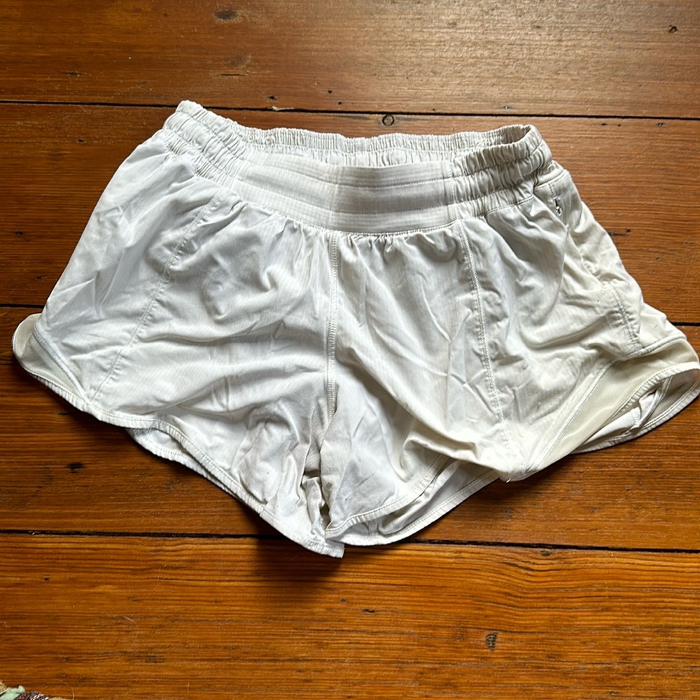 lululemon hottie hot shorts 2.5” inseam low rise in white